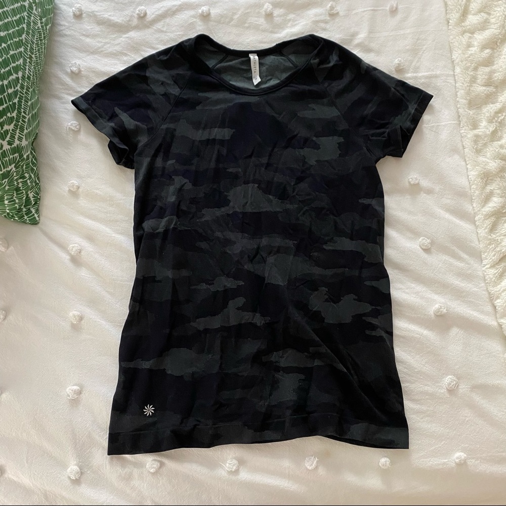Camo Momentum Tee Logo